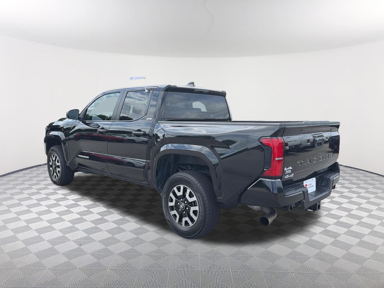 Certified 2024 Toyota Tacoma SR5 AWD/4WD image 15