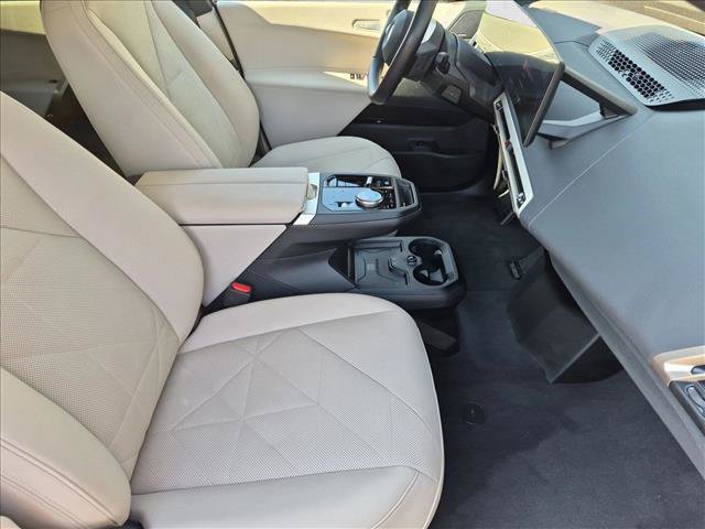 Used 2024 BMW iX xDrive50 w/ Premium Package AWD/4WD image 23