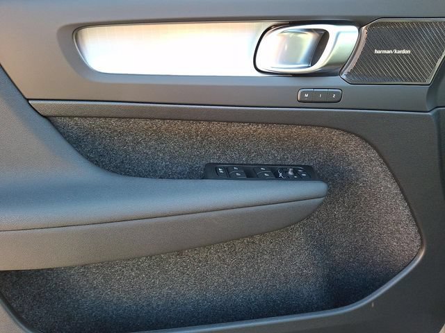 New 2026 Volvo XC40 B5 Ultra w/ Climate Package AWD/4WD image 7