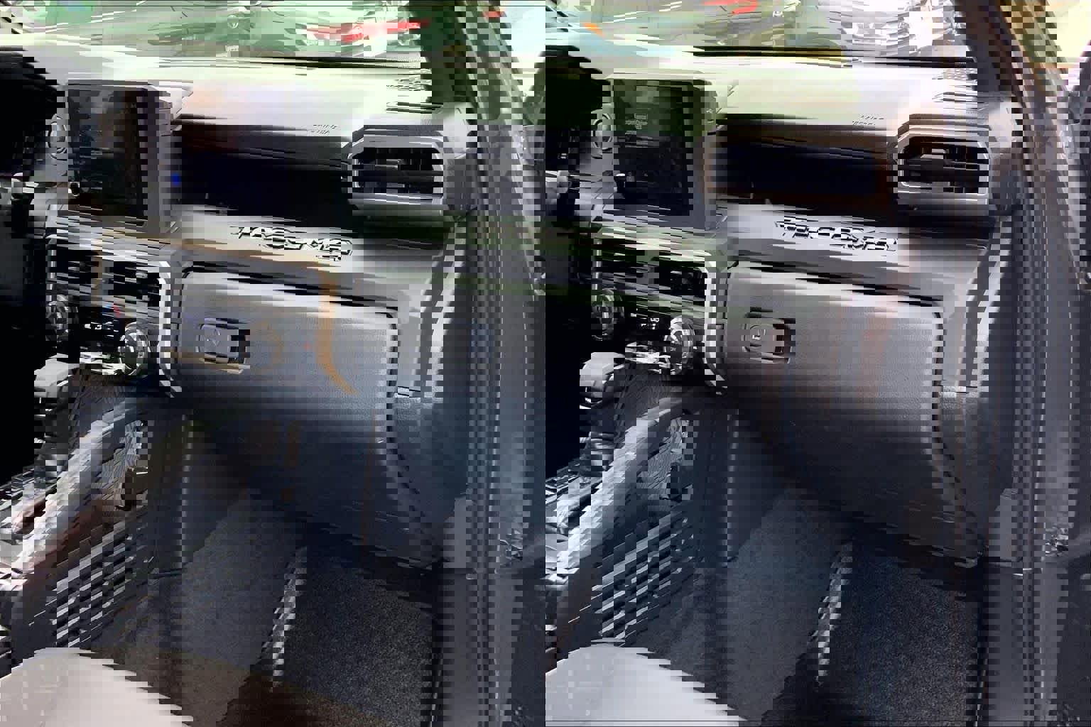 Used 2025 Toyota Tacoma SR AWD/4WD image 17