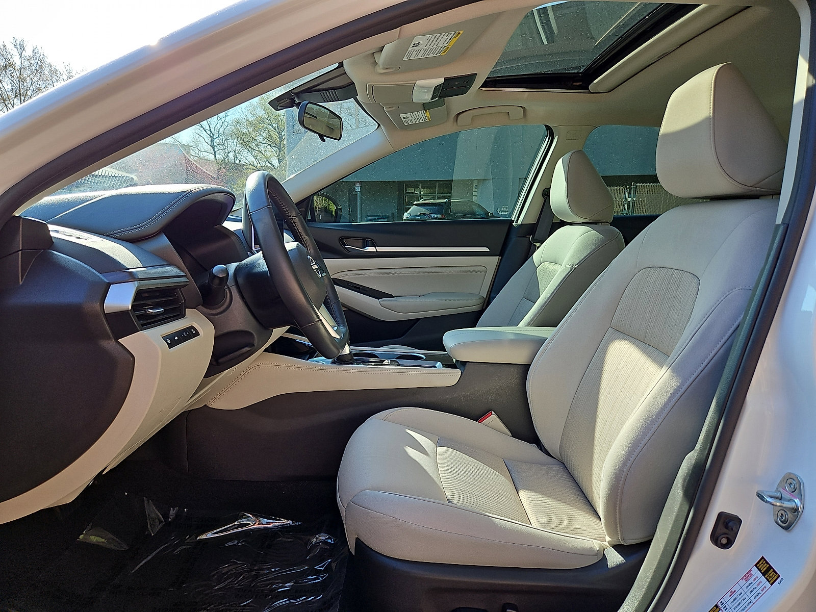 Certified 2023 Nissan Altima 2.5 SV w/ SV Premium Package FWD image 13