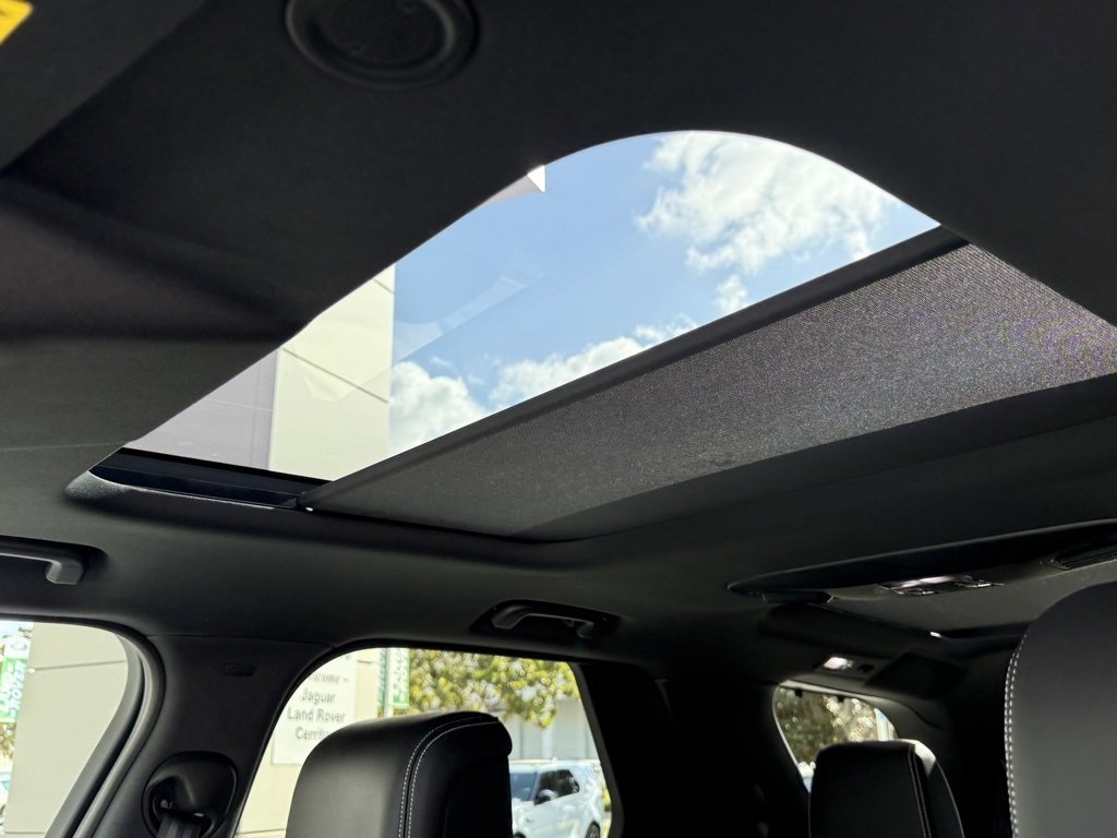 New 2025 Land Rover Discovery S image 15