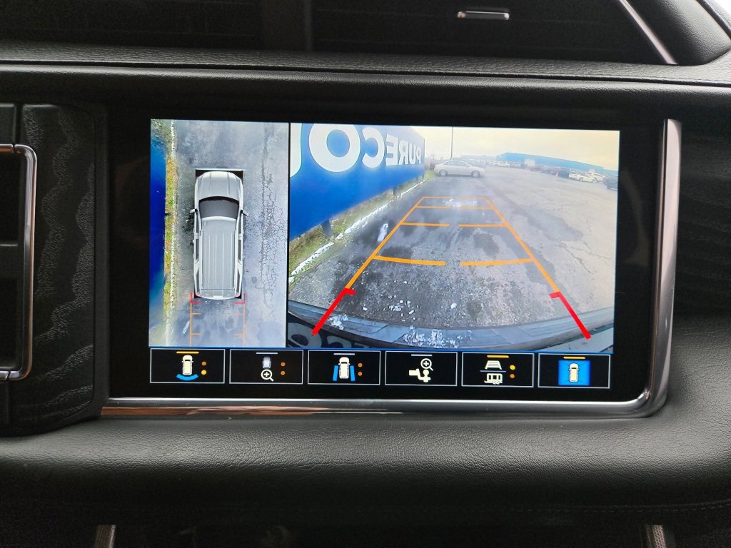 Used 2021 GMC Yukon XL Denali image 9