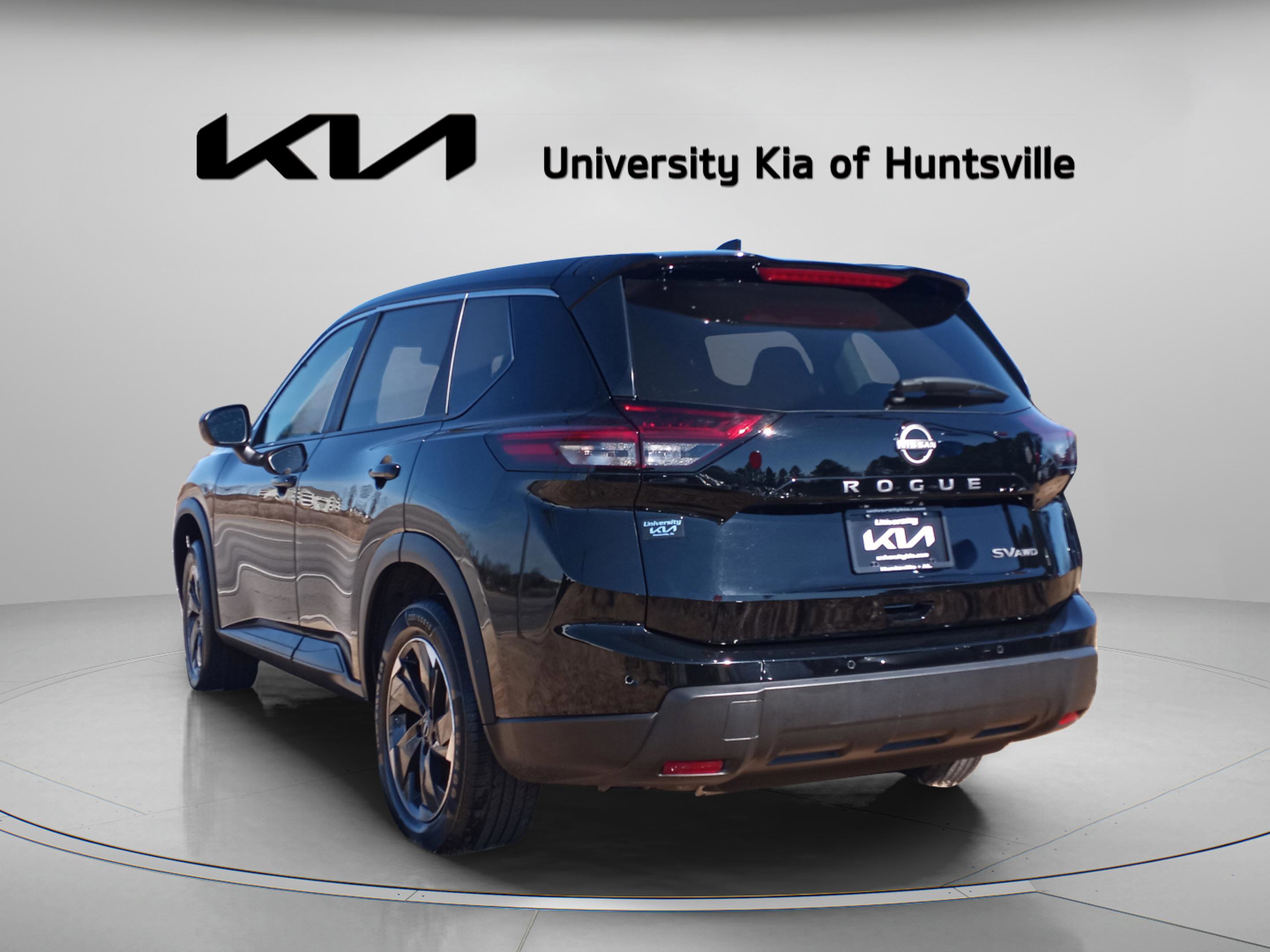 Used 2024 Nissan Rogue SV image 4