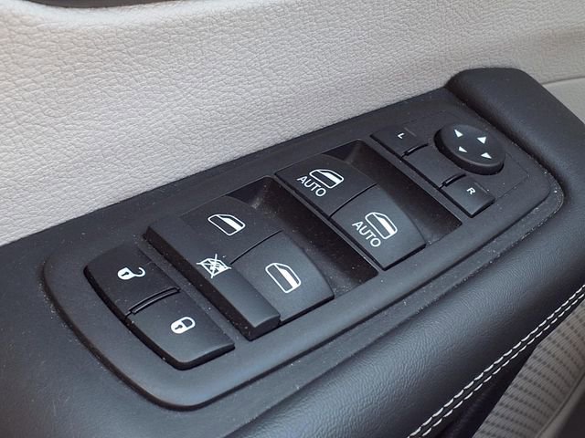 Used 2024 Chrysler Voyager LX FWD image 27