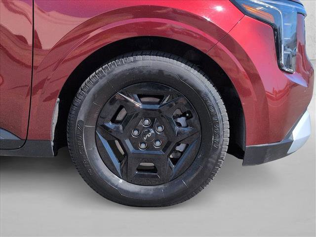 Used 2025 Kia Carnival image 24