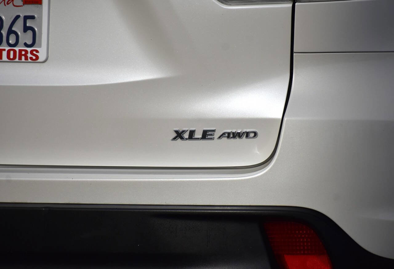 Used 2015 Toyota Highlander XLE AWD/4WD image 13