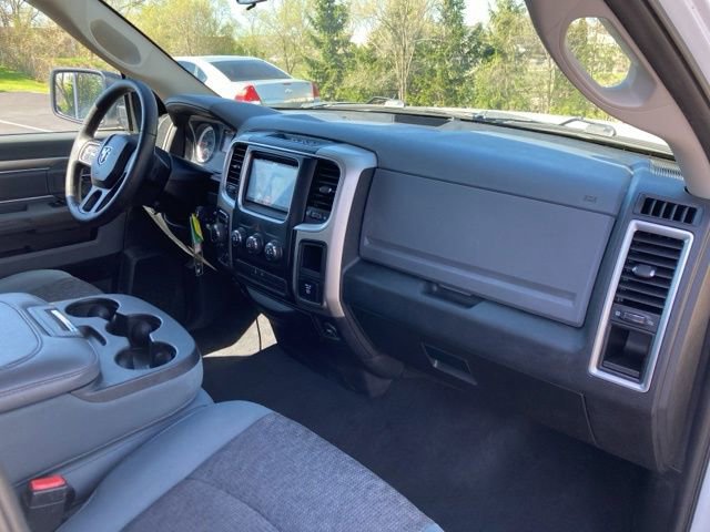 Used 2017 RAM 1500 Classic SLT AWD/4WD image 32