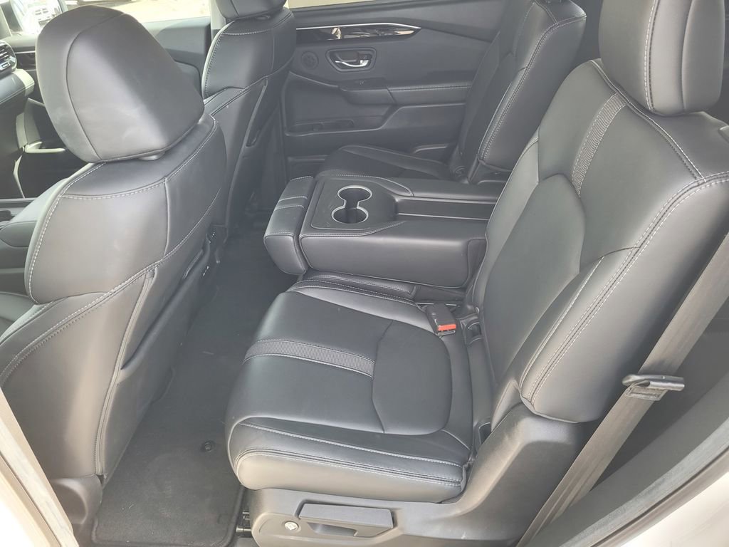 Used 2025 Honda Pilot EX-L image 11