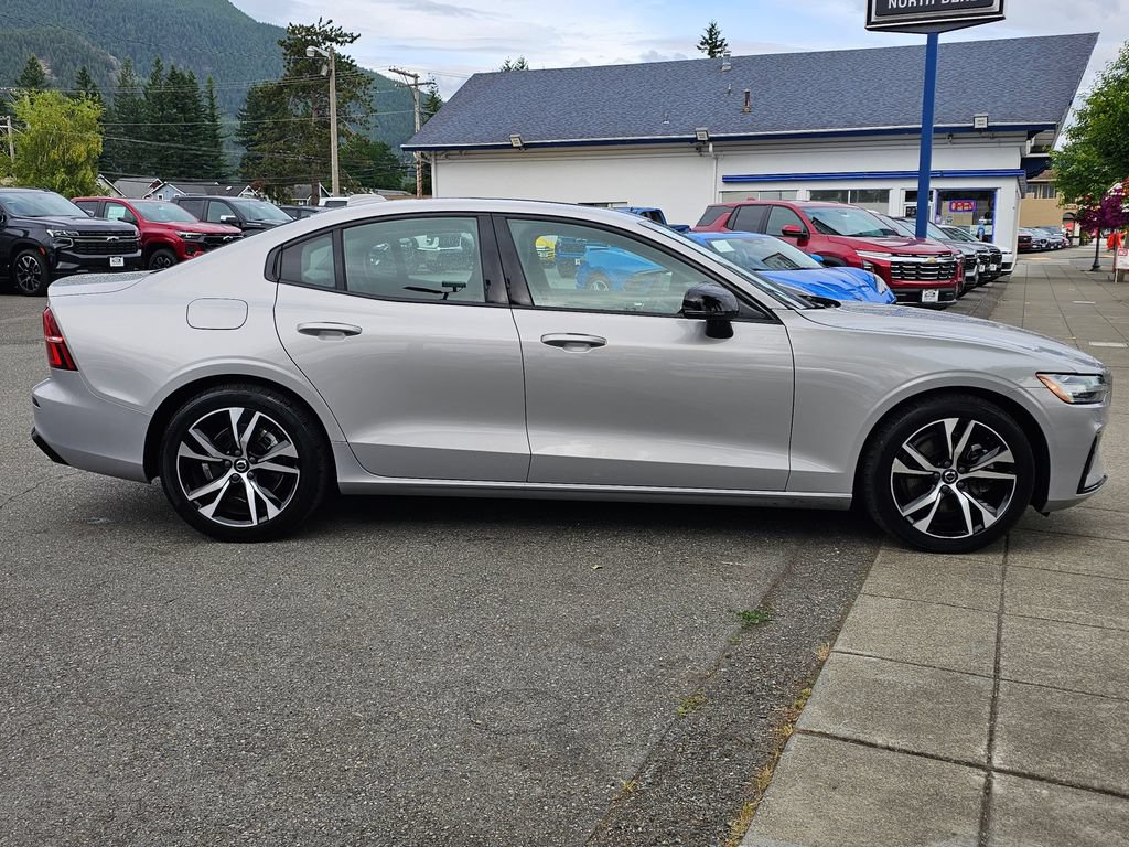 Used 2025 Volvo S60 B5 Core AWD/4WD image 4