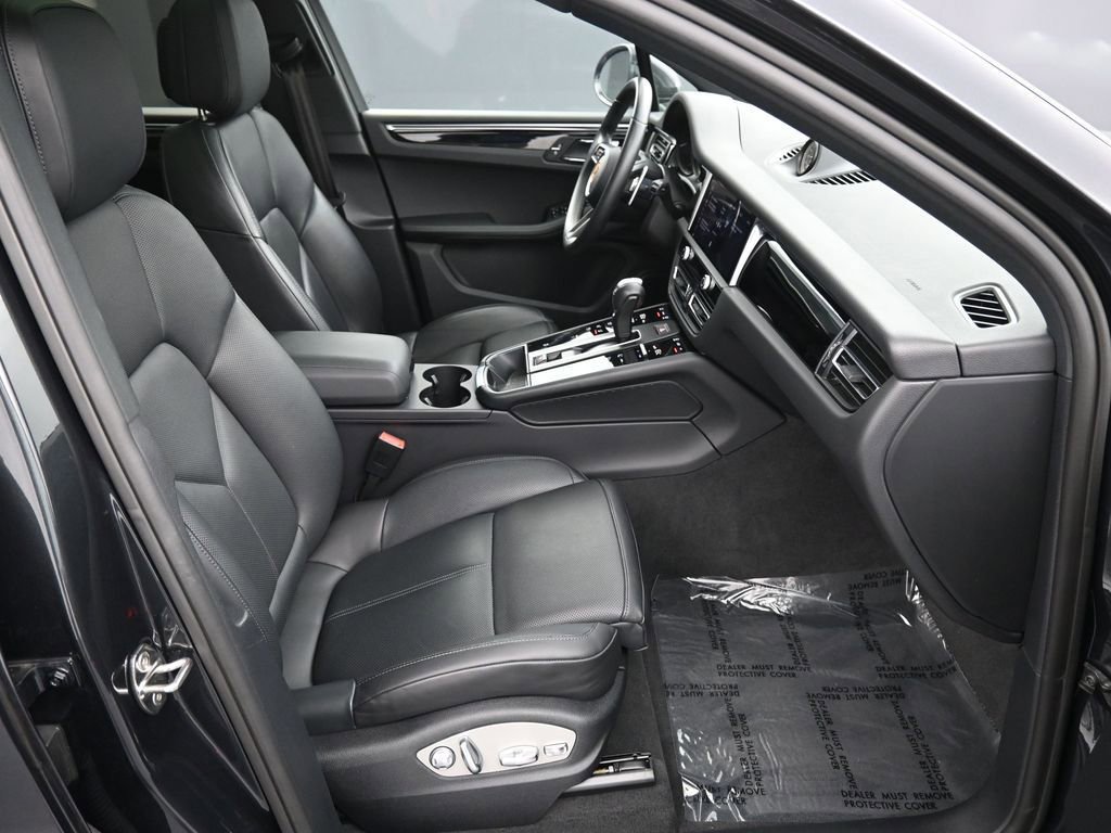 Certified 2023 Porsche Macan AWD/4WD image 27
