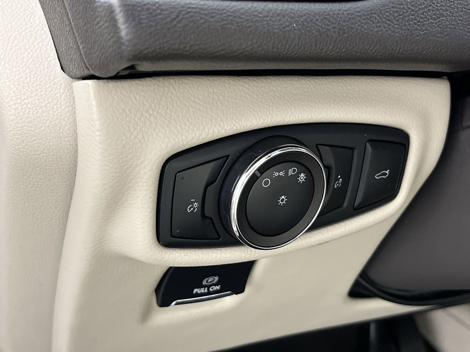 Used 2018 Lincoln MKZ Reserve w/ Technology Package FWD image 33