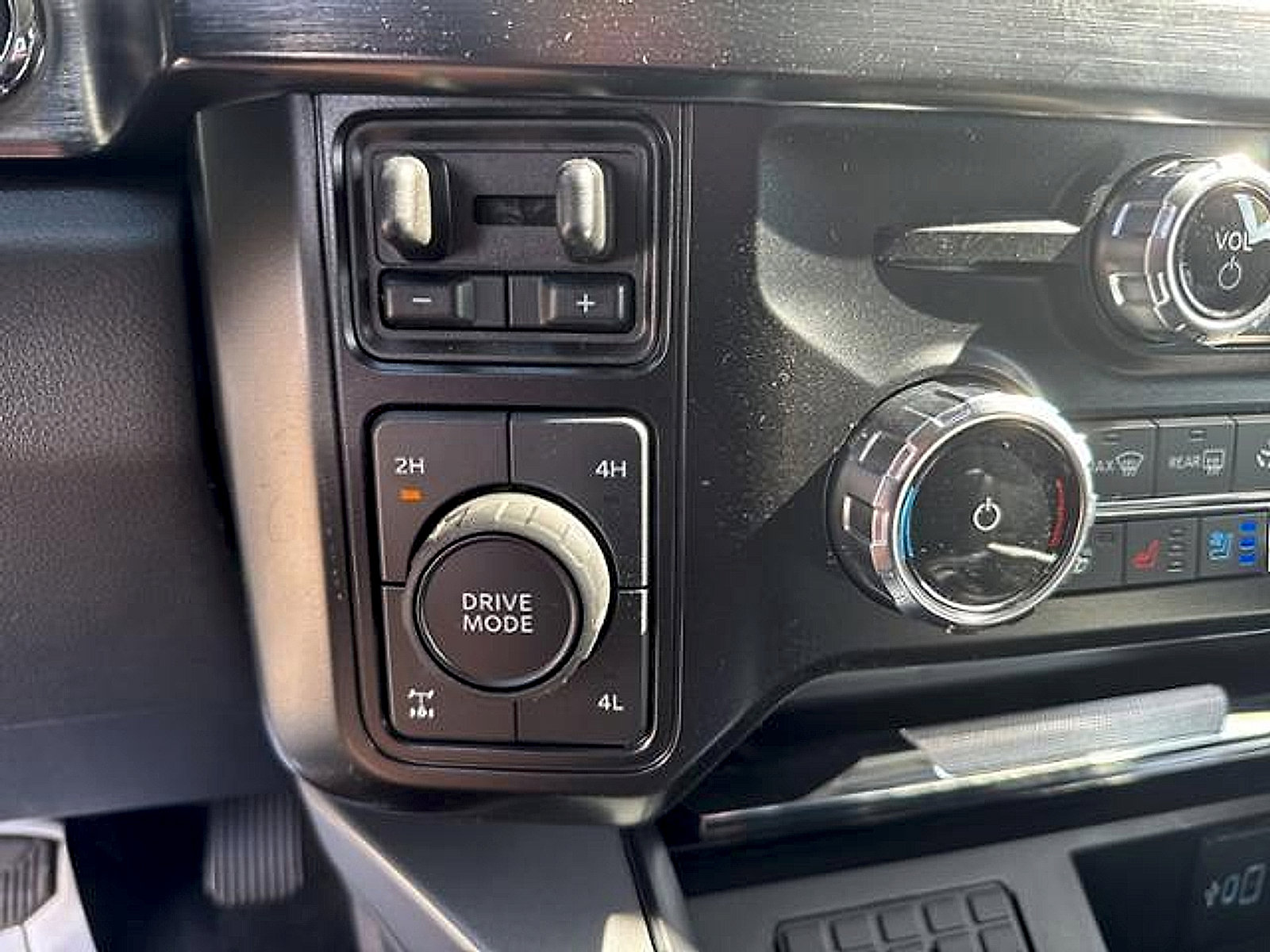 New 2025 Ford F250 Lariat w/ Lariat Ultimate Package image 24