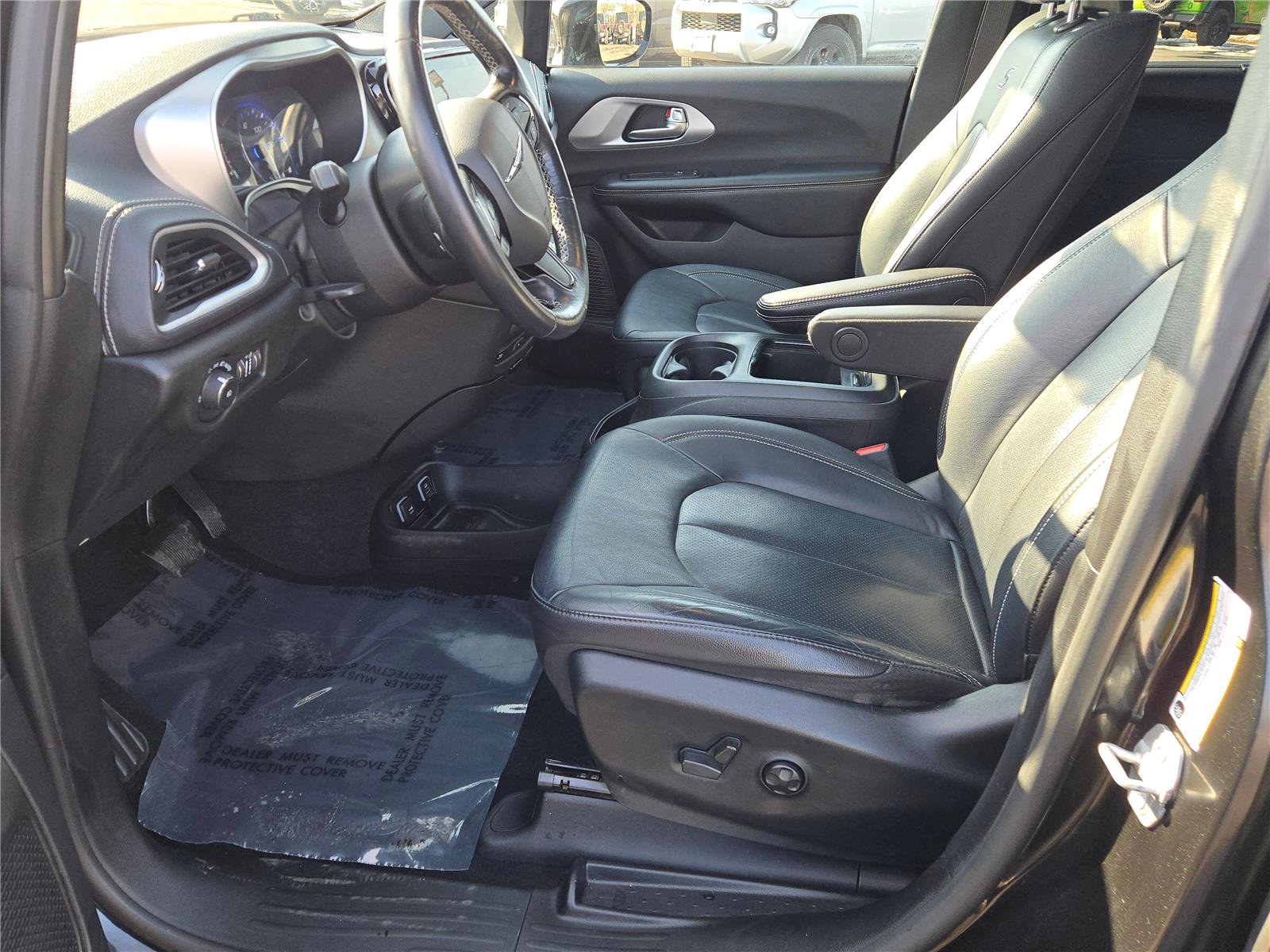 Certified 2021 Chrysler Pacifica Touring-L w/ Uconnect Theater Family Group image 8