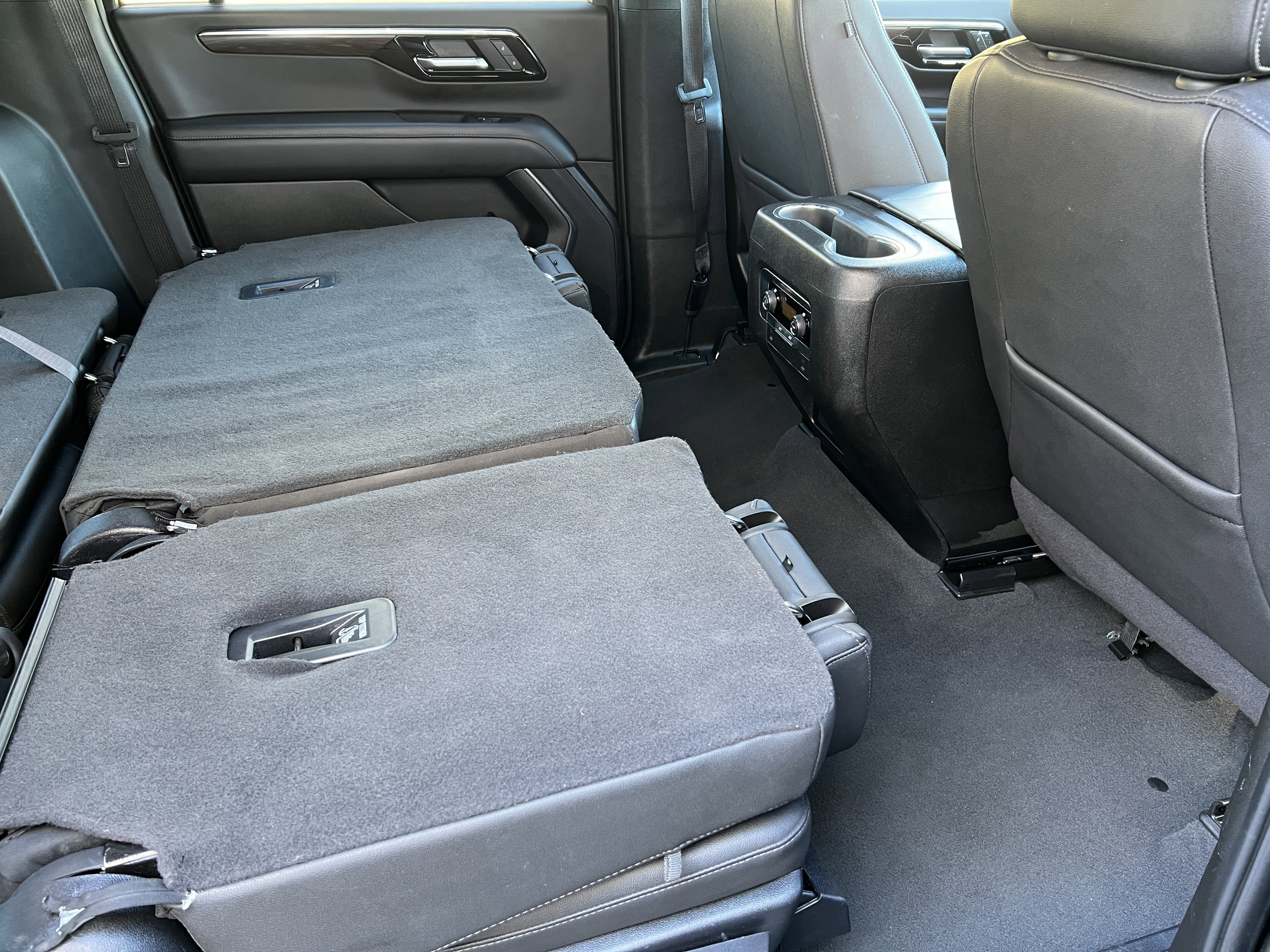 Used 2025 Chevrolet Suburban LT image 24