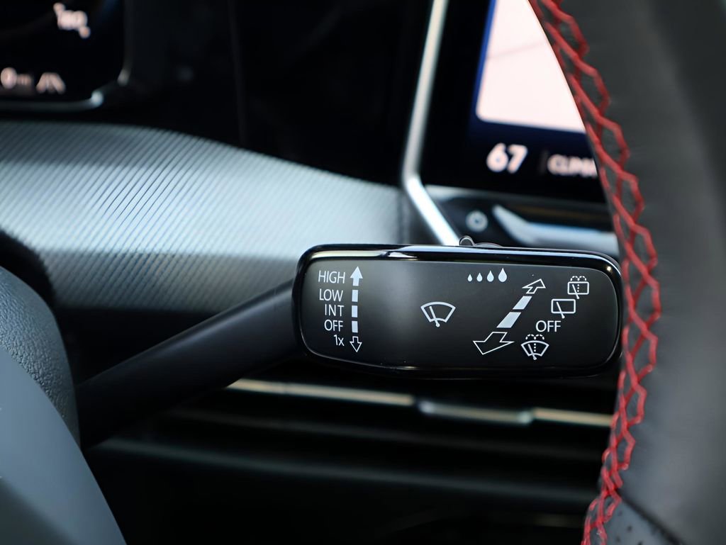 Used 2025 Volkswagen GTI SE image 33