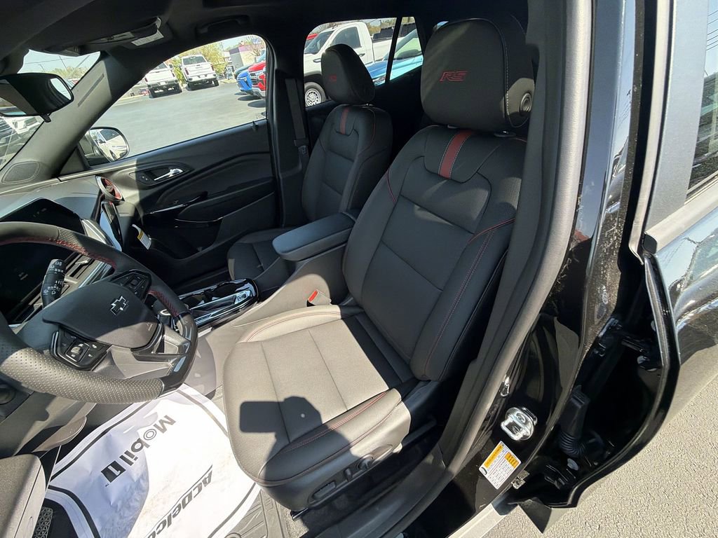 New 2026 Chevrolet Trax RS w/ Sunroof Package image 17