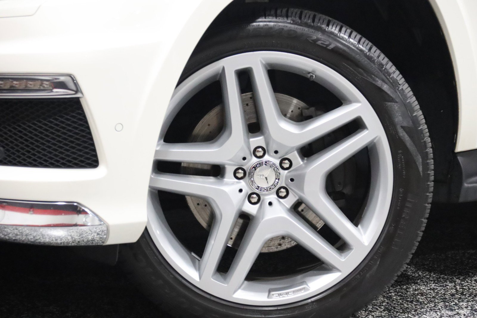 Used 2013 Mercedes-Benz GL 550 4MATIC AMG Sport 4dr Suv image 20