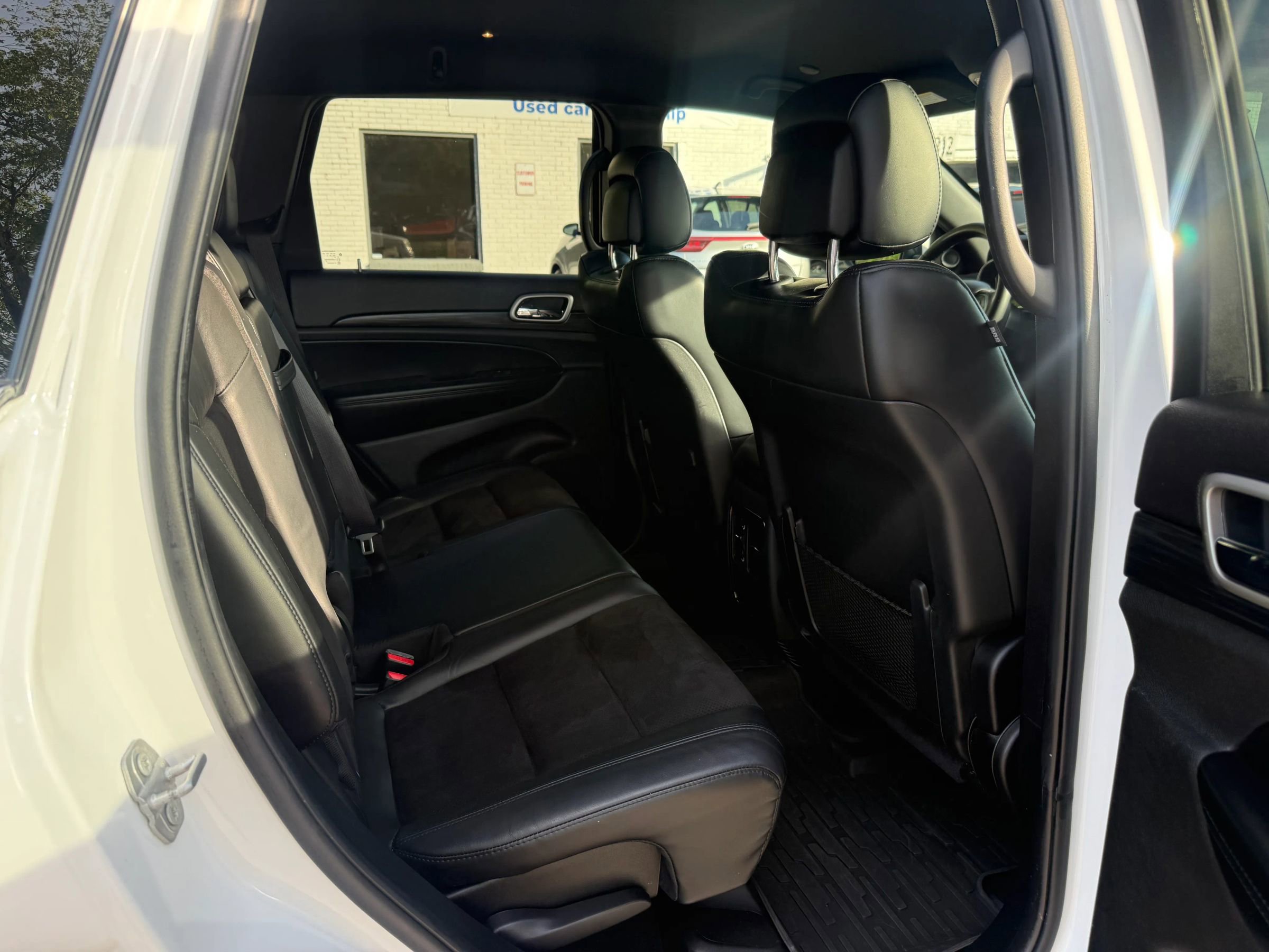 Used 2020 Jeep Grand Cherokee Laredo w/ Laredo X Package AWD/4WD image 12