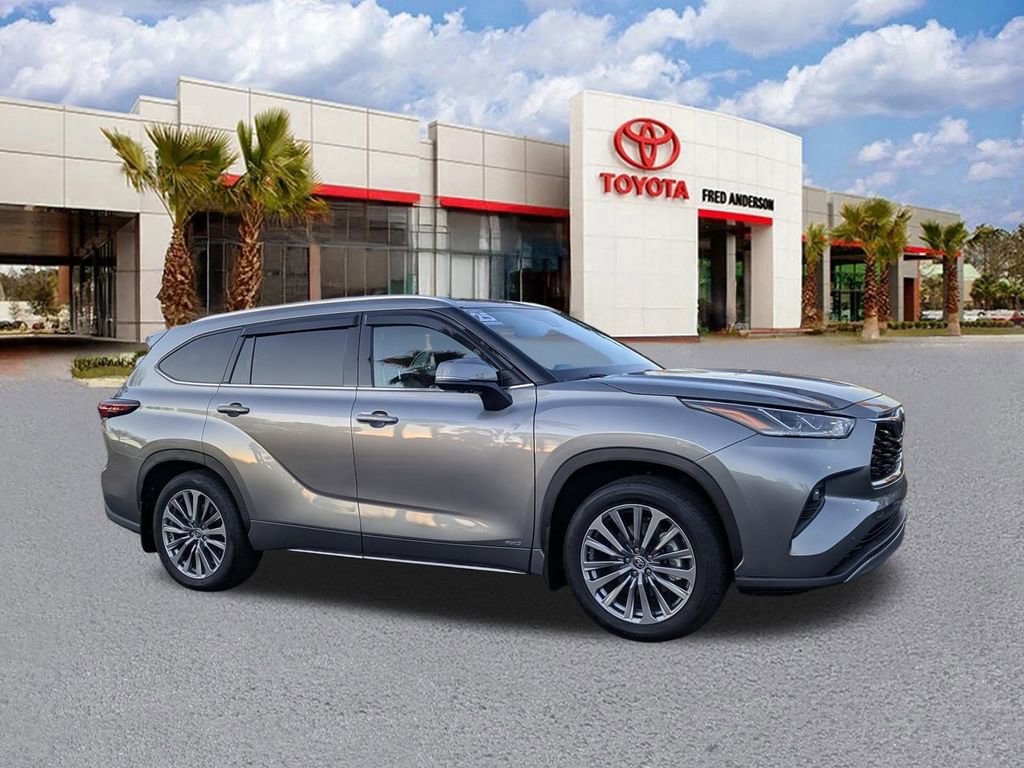 Certified 2025 Toyota Highlander Limited image 2