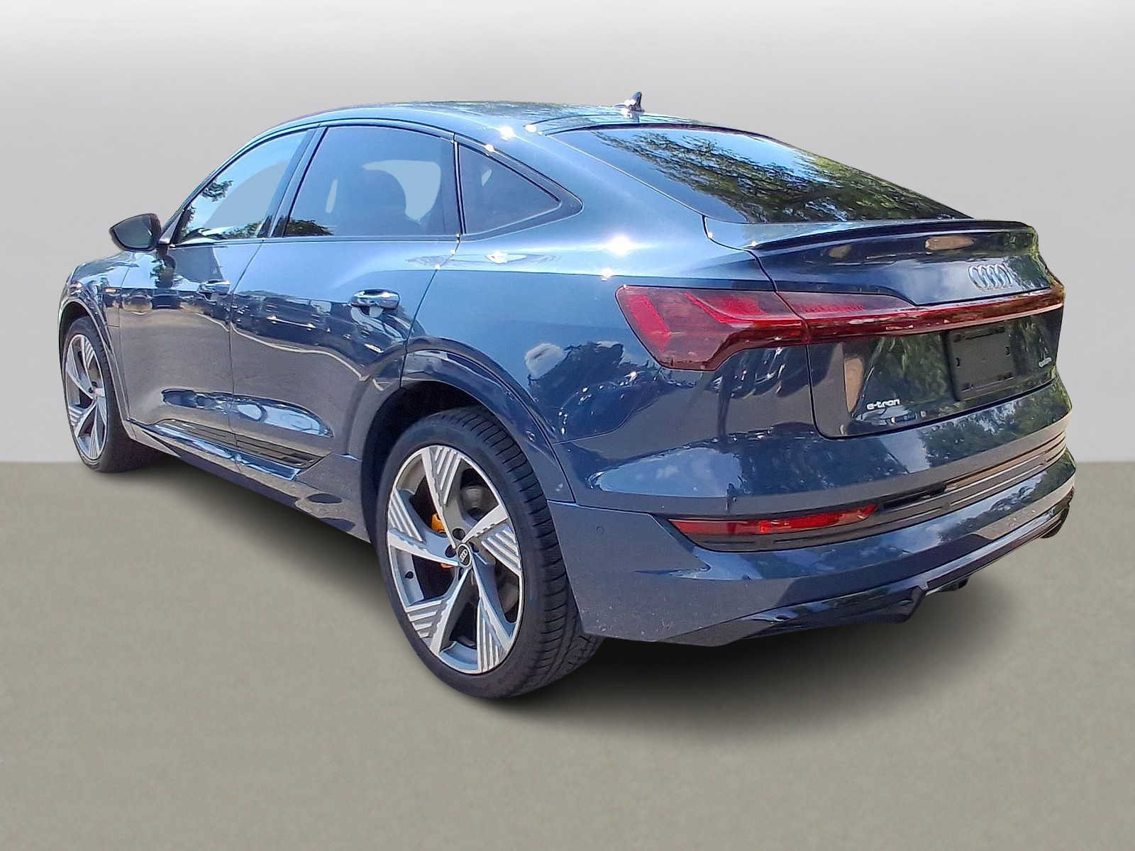 Used 2022 Audi e-tron Prestige AWD/4WD image 28