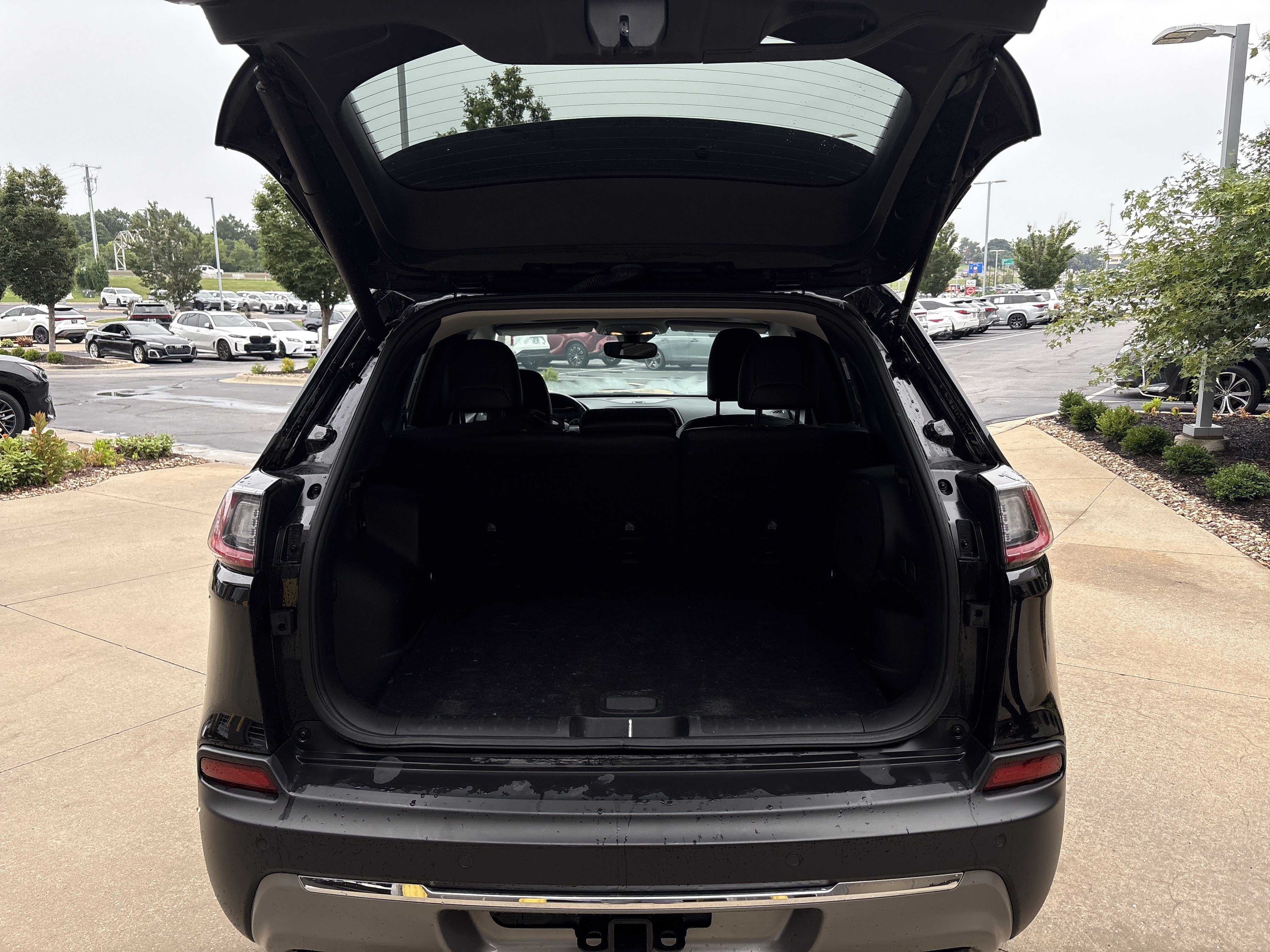 Used 2021 Jeep Cherokee Limited w/ Trailer Tow Group AWD/4WD image 31