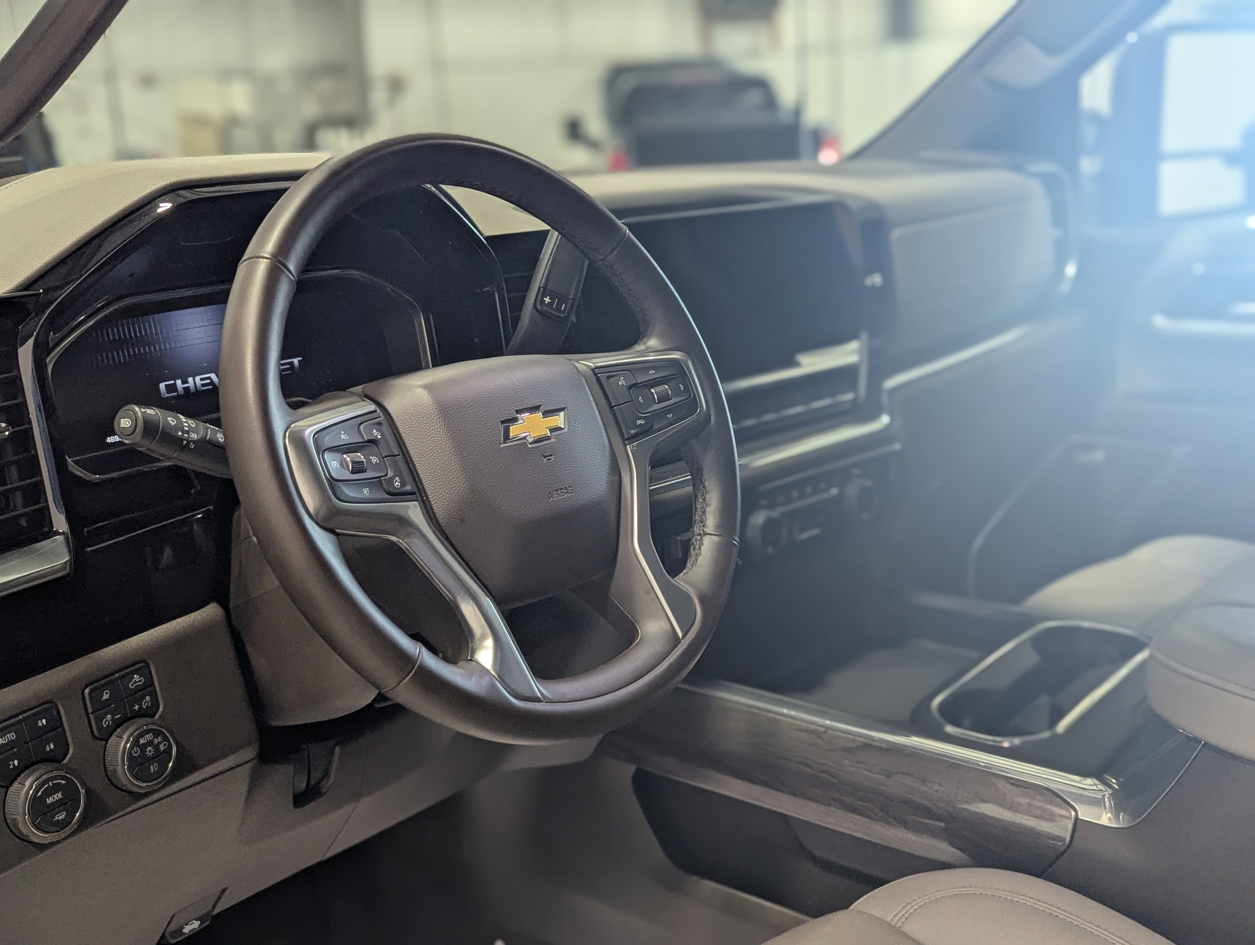 Used 2025 Chevrolet Silverado 3500 LTZ w/ LTZ Plus Package AWD/4WD image 13