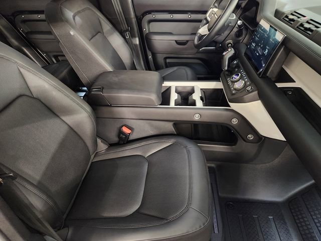 Used 2025 Land Rover Defender 110 S image 3