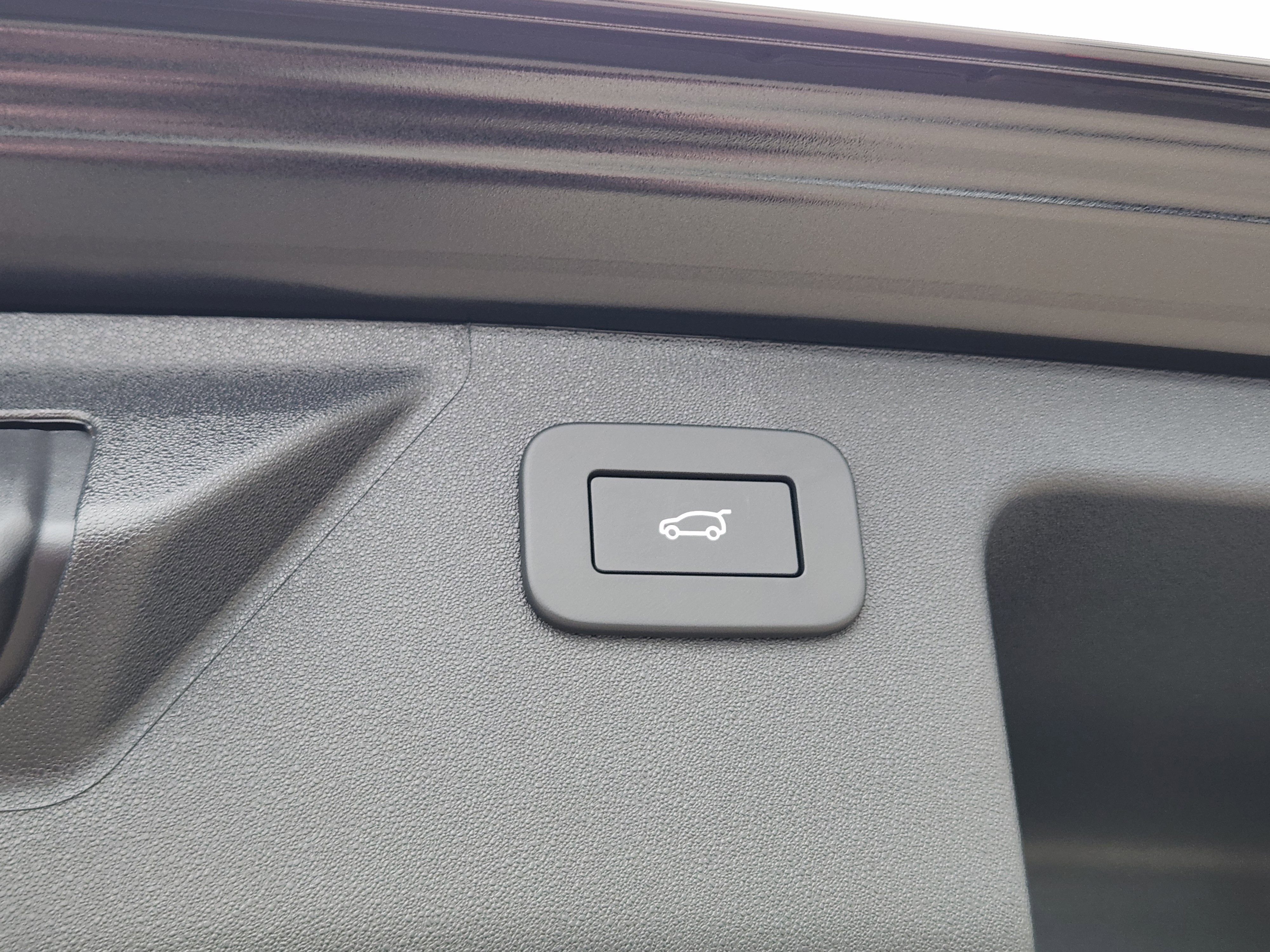 New 2025 Land Rover Discovery Sport S image 36