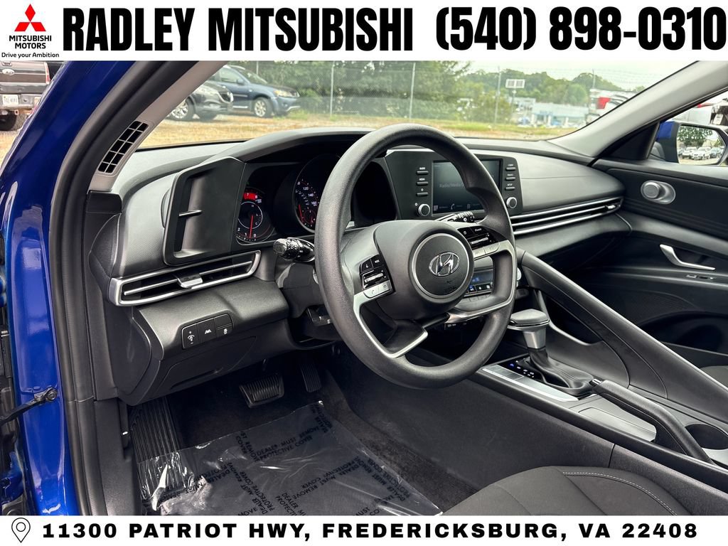 Used 2023 Hyundai Elantra SEL w/ Cargo Package FWD image 4
