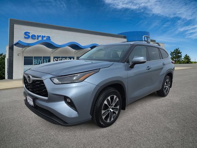 Used 2022 Toyota Highlander XLE AWD/4WD video 1