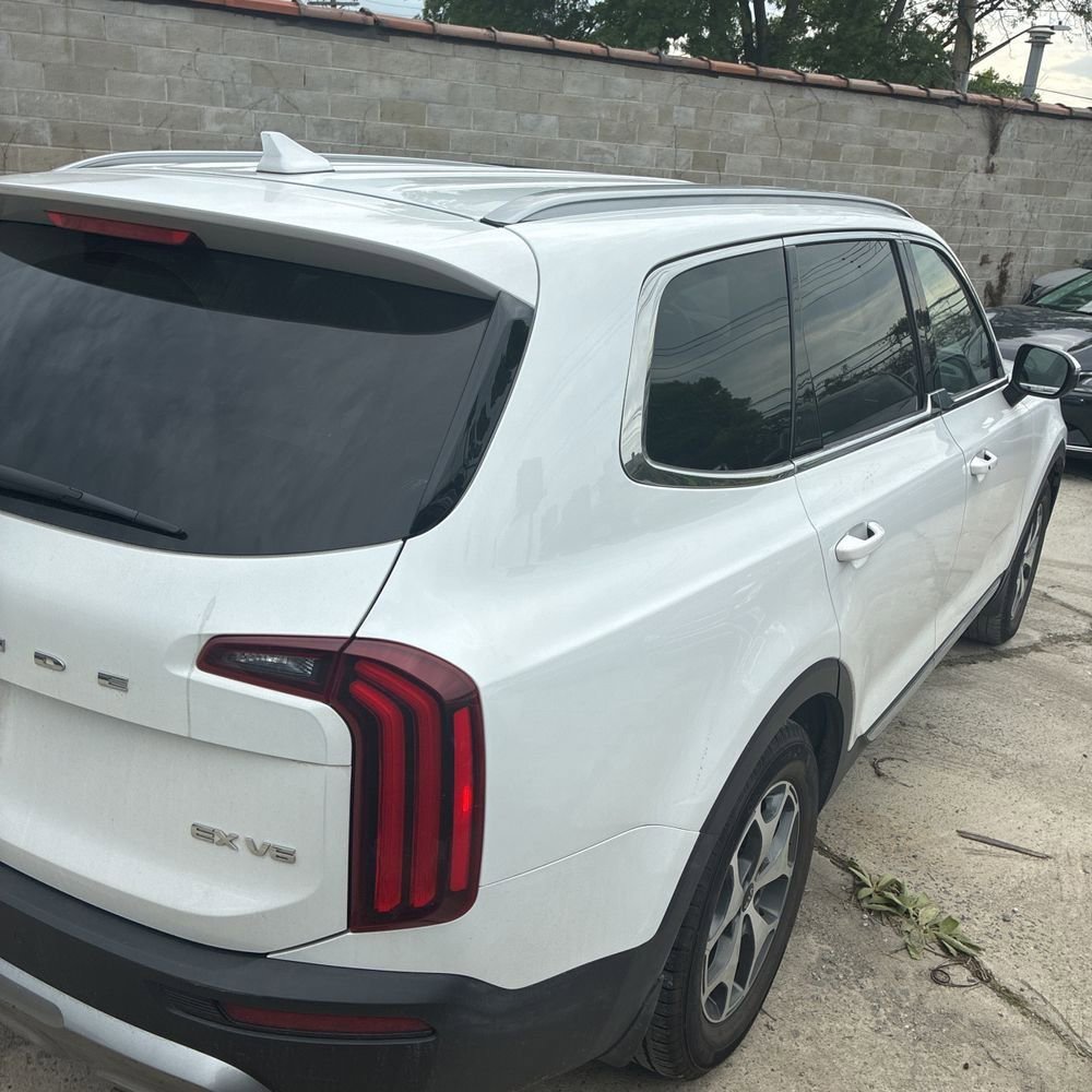 Used 2020 Kia Telluride EX w/ Towing Package AWD/4WD image 3