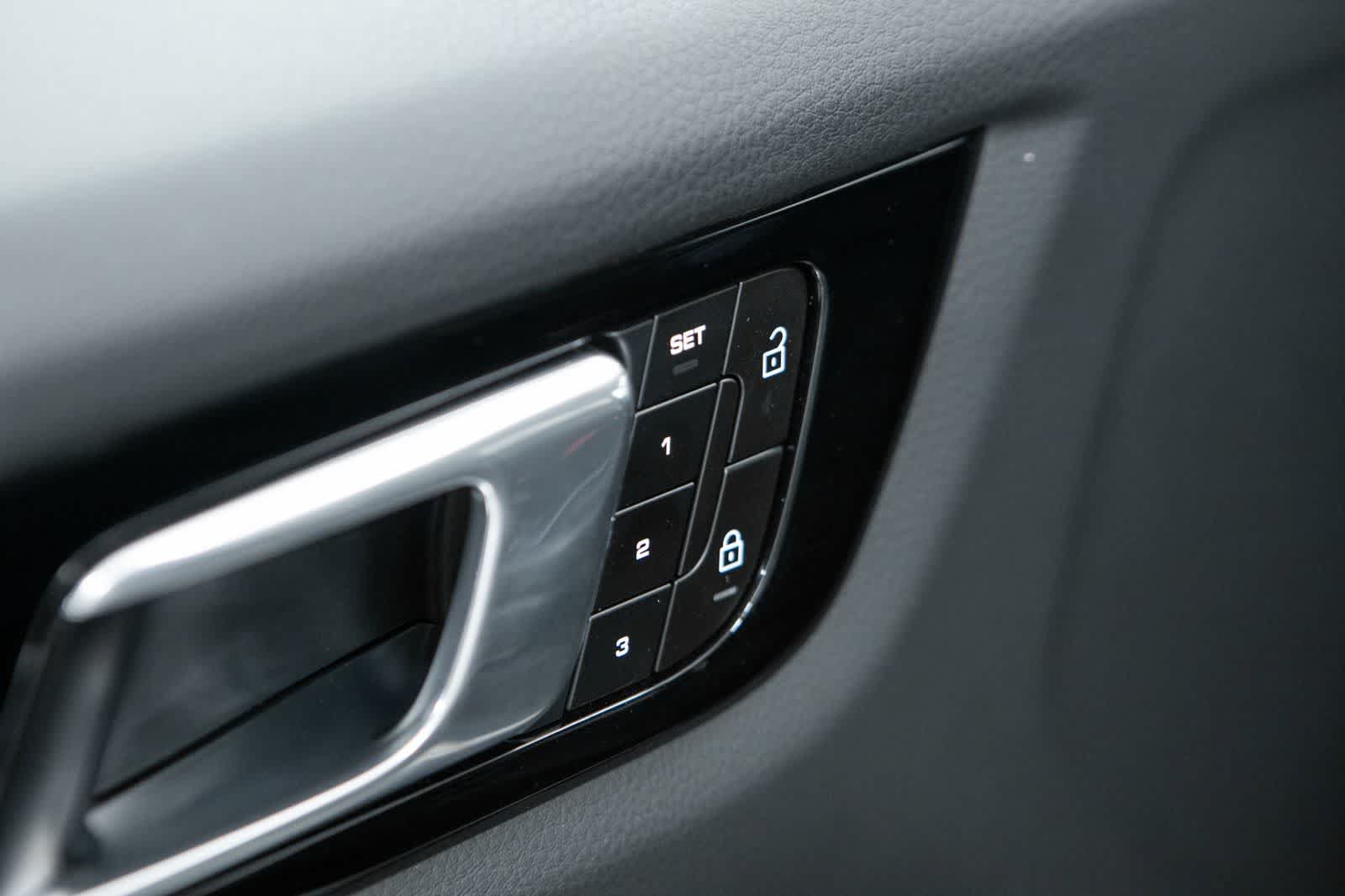 Certified 2023 Porsche Cayenne Platinum Edition AWD/4WD image 25