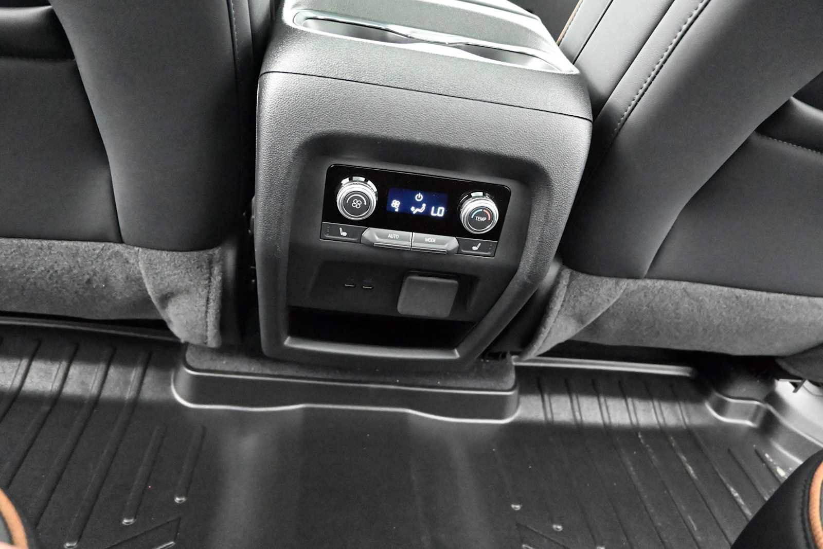 Used 2024 GMC Acadia AT4 w/ Super Cruise Package AWD/4WD image 24
