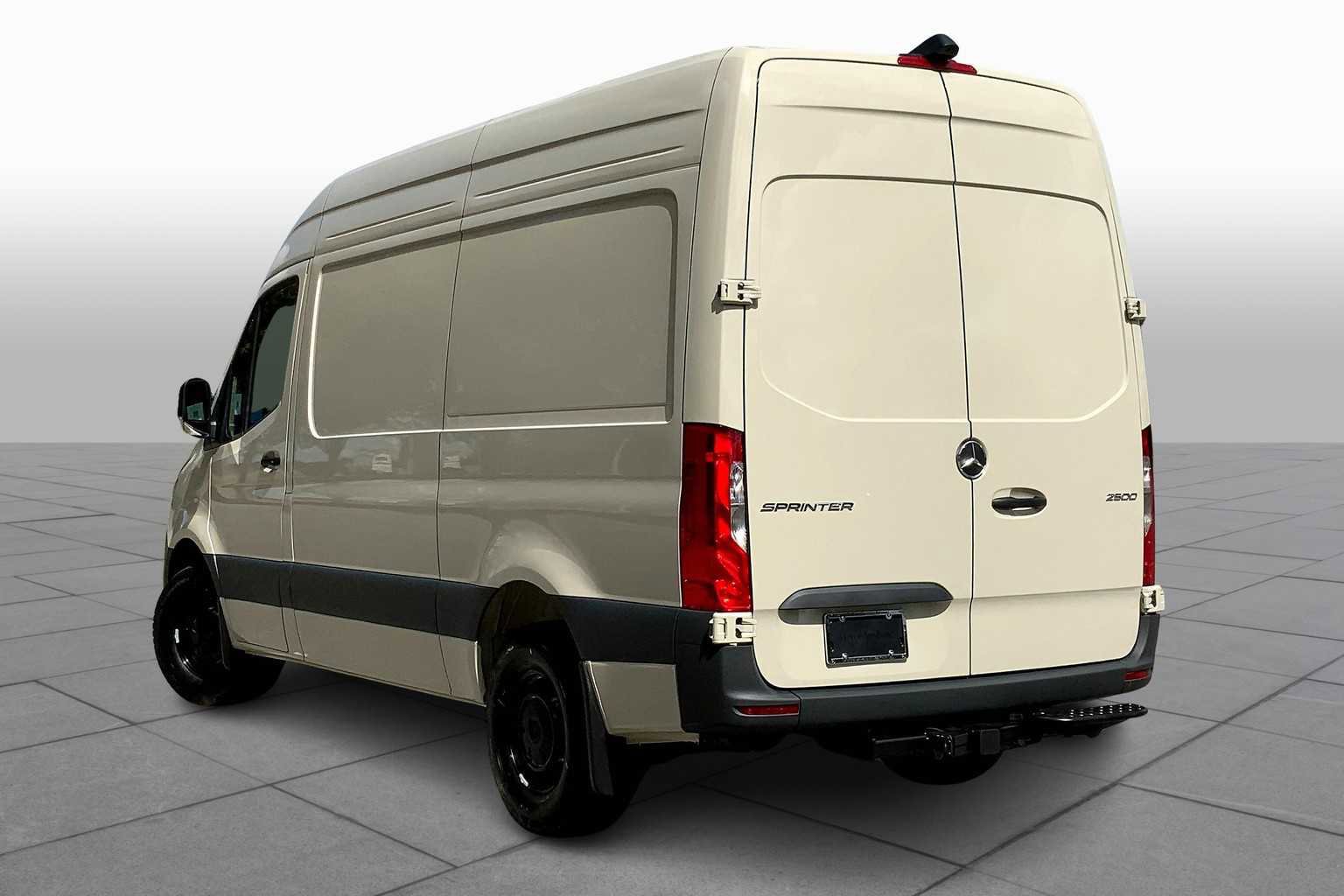 Used 2025 Mercedes-Benz Sprinter 2500 image 16