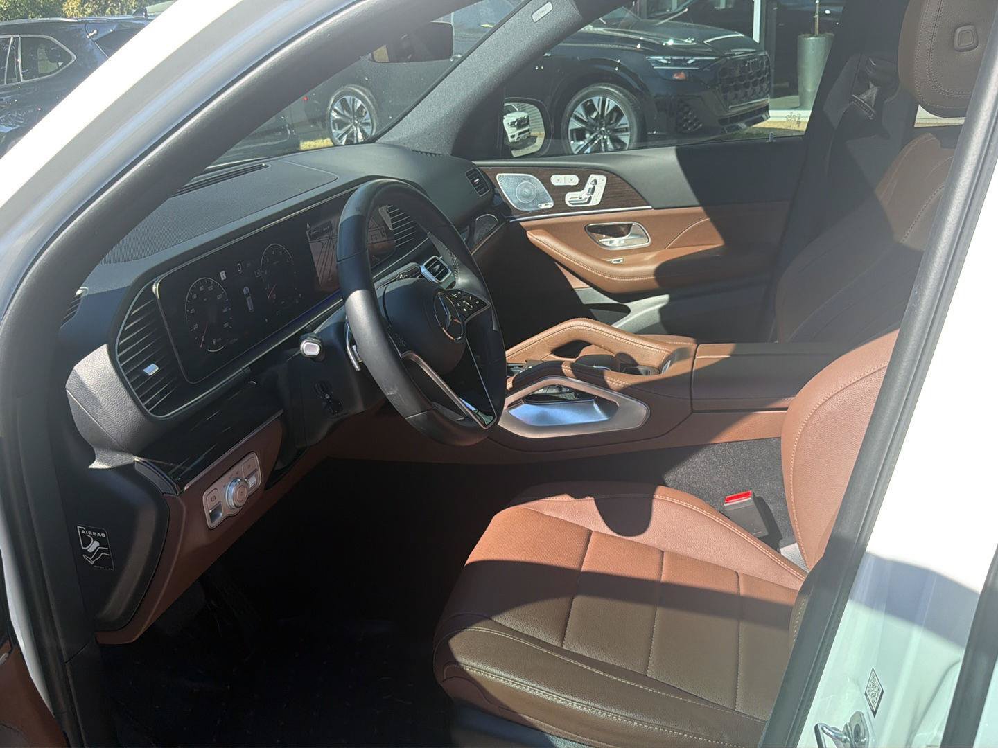 Used 2025 Mercedes-Benz GLE 450 4MATIC w/ AMG Line Exterior image 7
