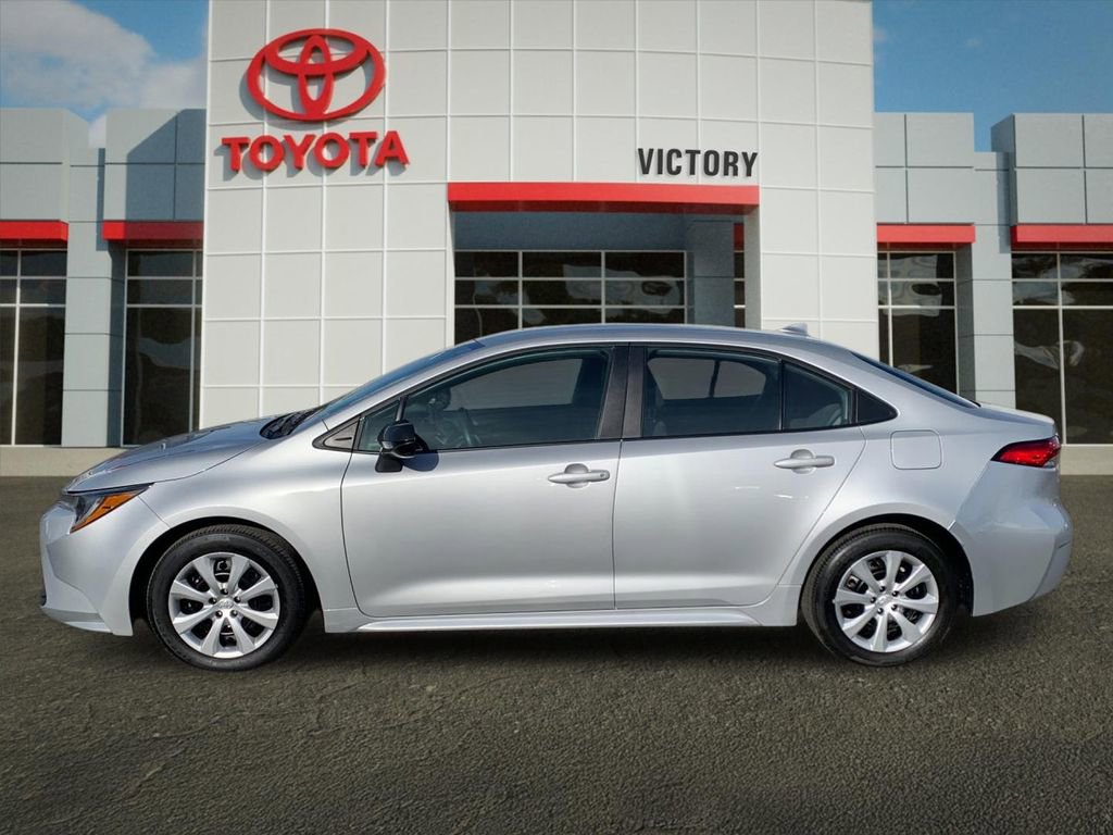 Used 2025 Toyota Corolla LE image 6