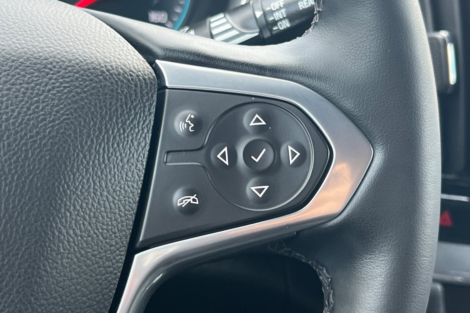 Used 2023 Chevrolet Traverse RS image 35