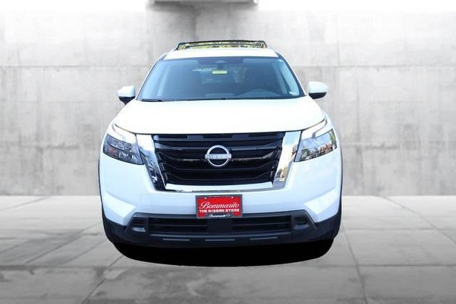 Certified 2025 Nissan Pathfinder SV w/ SV Premium Package FWD image 4