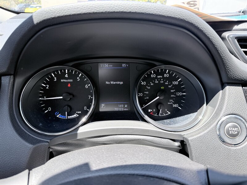 Used 2018 Nissan Rogue SV w/ Premium Package FWD image 25