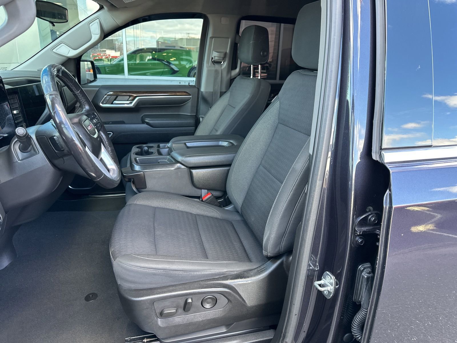 Used 2022 GMC Sierra 1500 SLE image 16