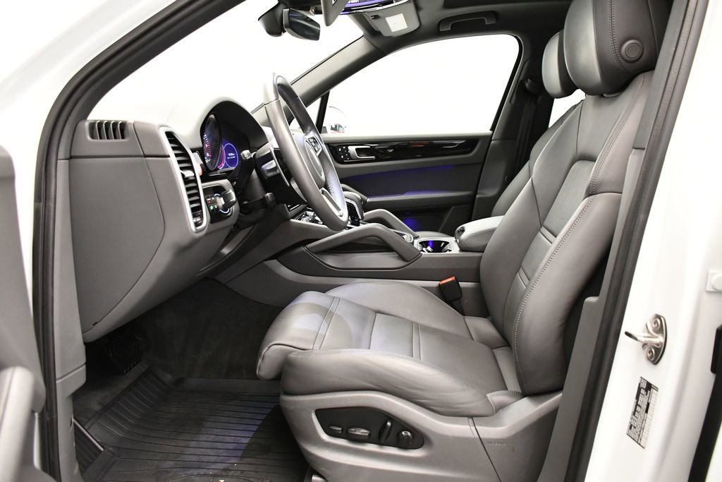 Used 2023 Porsche Cayenne image 5