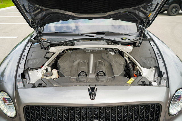 Used 2022 Bentley Flying Spur Plug-In Hybrid image 15