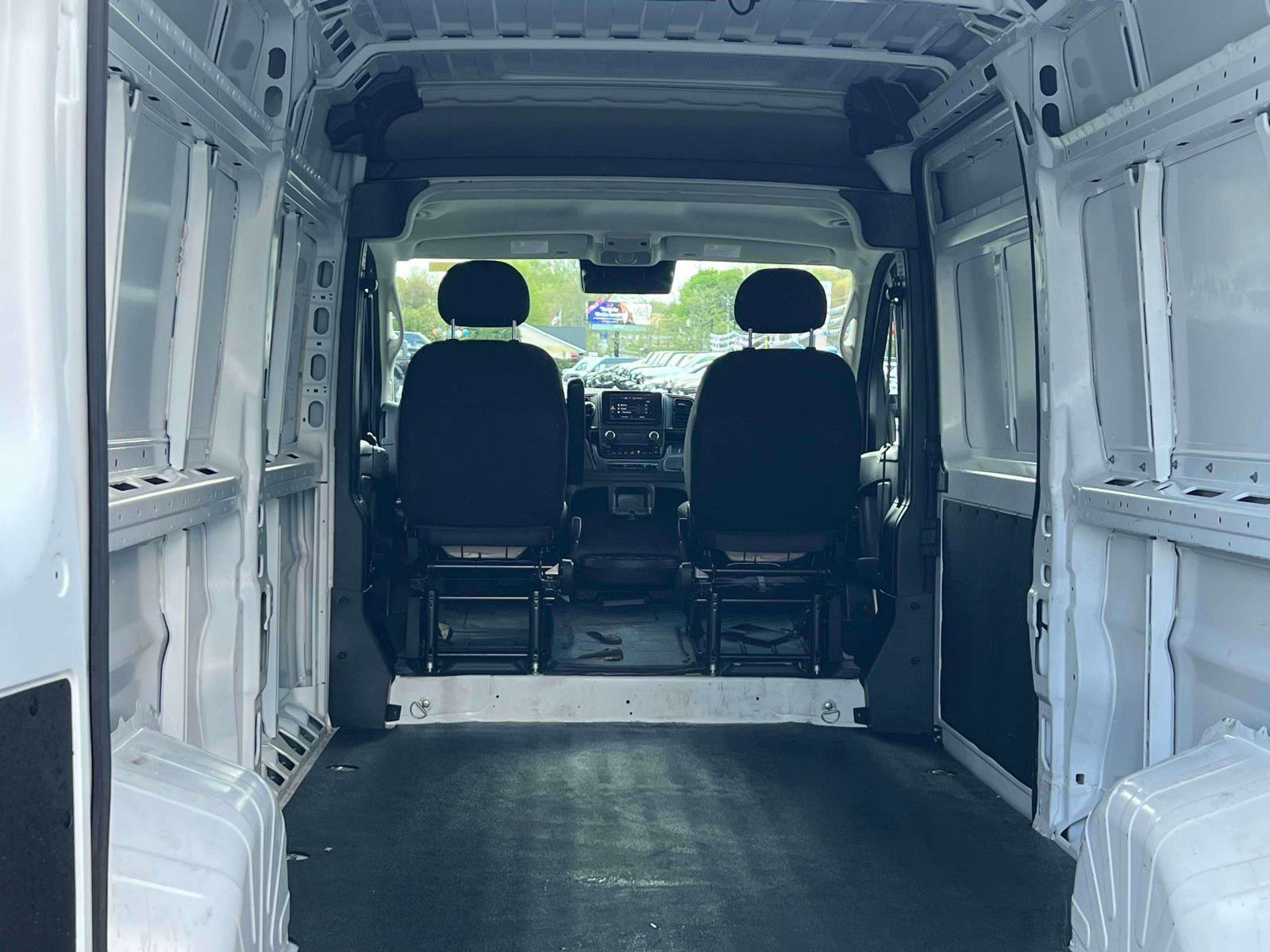 Used 2025 RAM ProMaster 2500 w/ Convenience Group FWD image 9