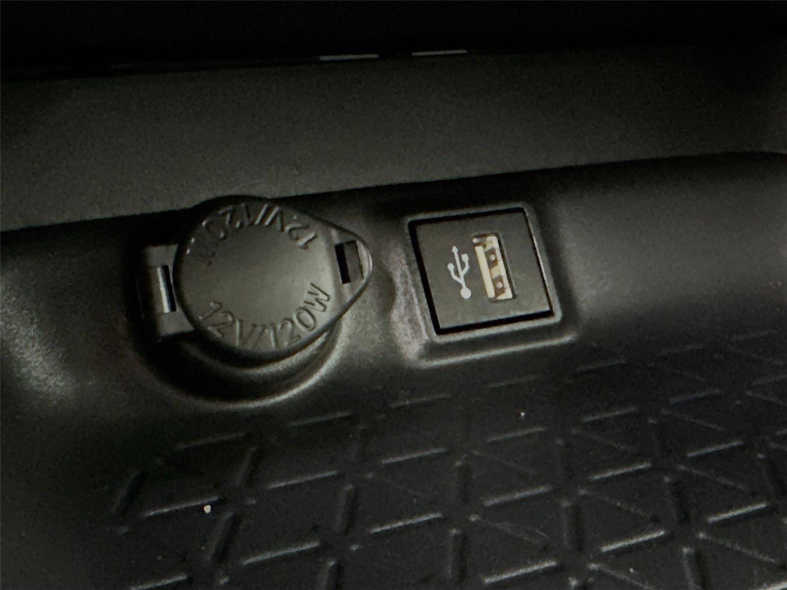 Certified 2025 Toyota RAV4 XLE AWD/4WD image 30