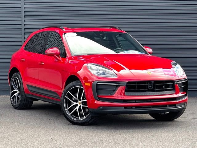 Certified 2025 Porsche Macan image 9