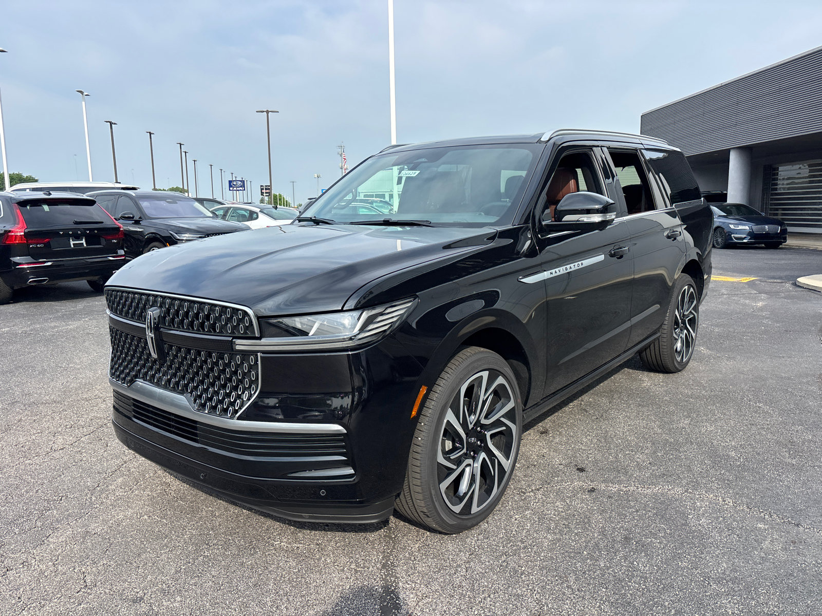 New 2026 Lincoln Navigator Reserve AWD/4WD image 3
