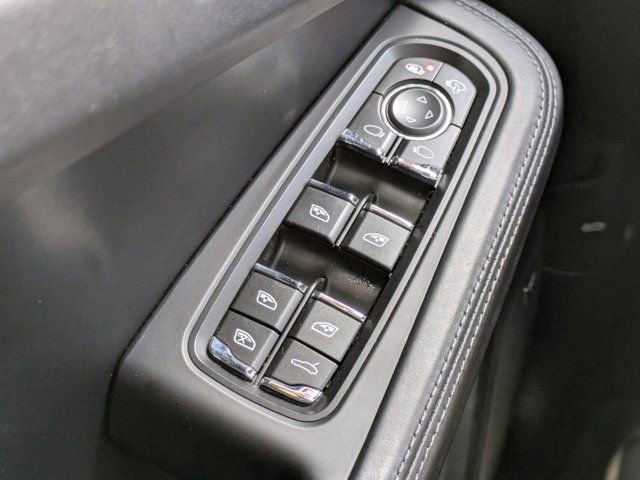 Used 2020 Porsche Macan Turbo image 23
