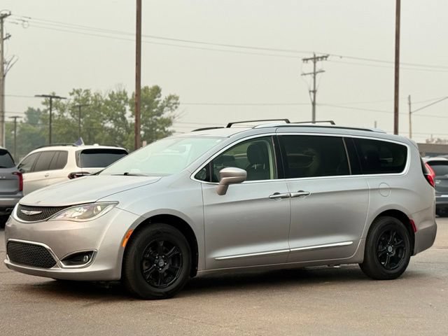 Used 2019 Chrysler Pacifica Touring-L FWD image 41