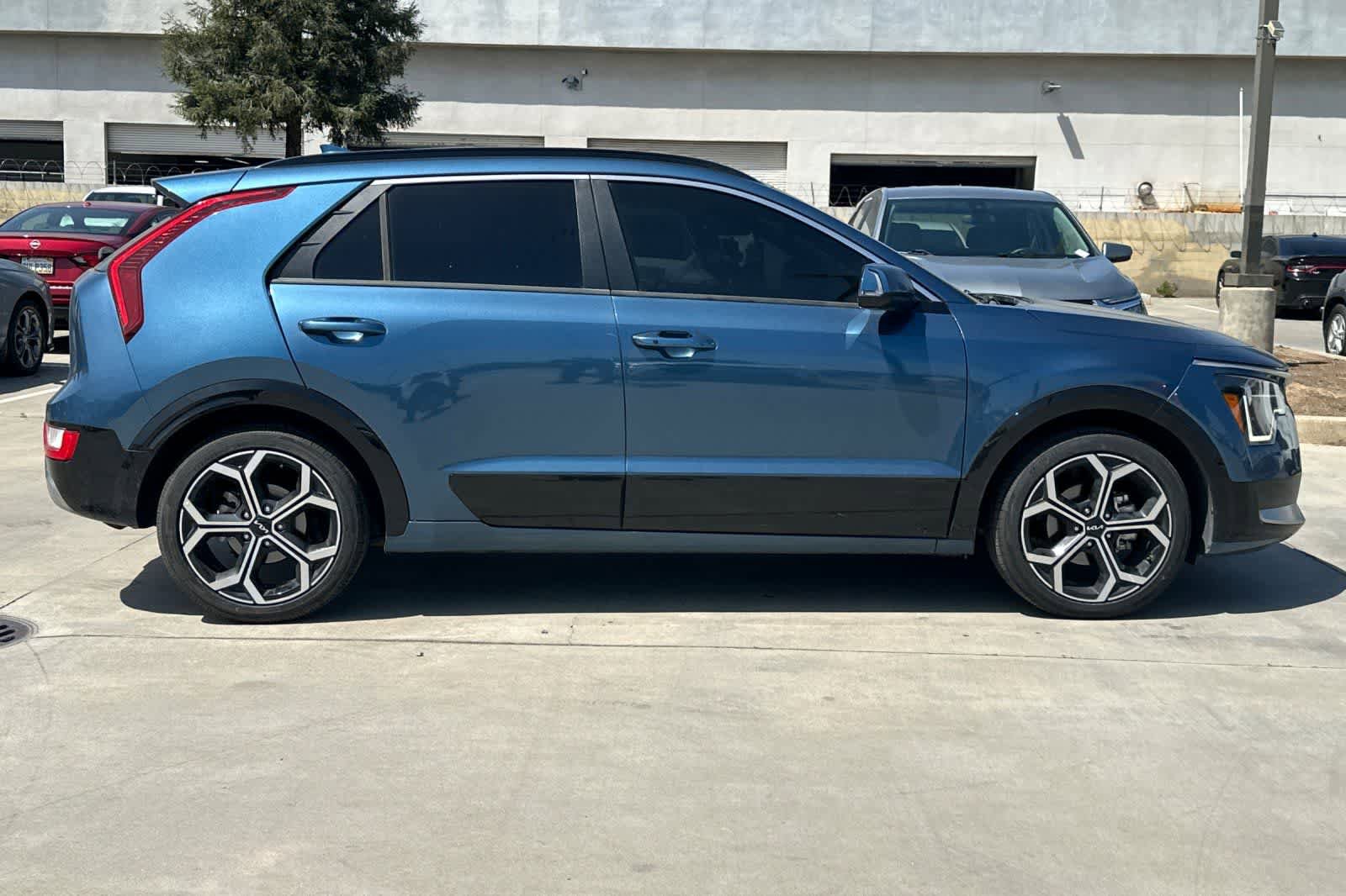 Used 2023 Kia Niro EX Touring FWD image 9